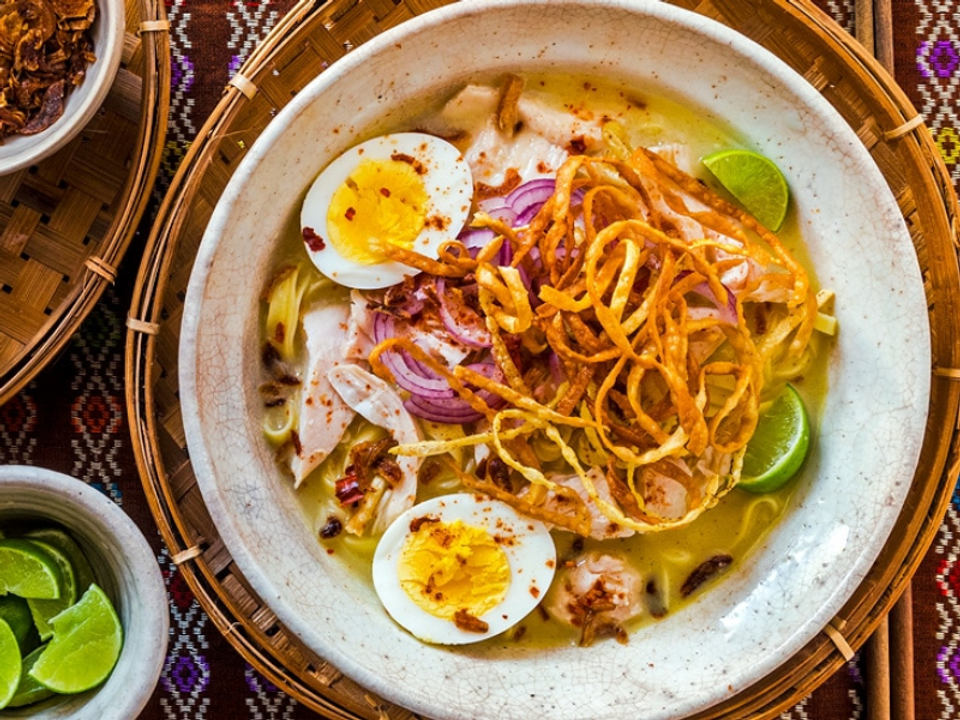 Ohn No Khao Swè của Myanmar