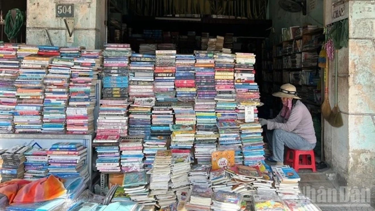 Nguồn: báo Nhân Dân - 22/1/206- Những hiệu sách cũ bên lề ký ức đô thị