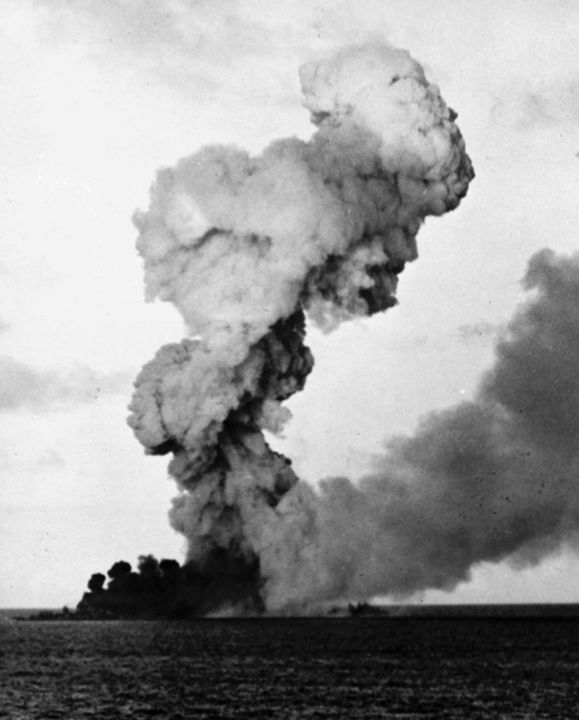 Ommaney Bay phát nổ sau cuộc tấn công của một chiếc “Frances” (hoặc là chiếc Ki-45 "Nick") đơn độc vào ngày 4 tháng 1 năm 1945. Chiếc máy bay ném bom đâm vào tháp chỉ huy rồi lao xuống boong tàu bay trước khi rơi xuống biển. Vụ việc này gây ít thiệt hại, nhưng hai quả bom của máy bay đã xuyên xuống khoang chứa máy bay phía trước và phòng máy trước khi phát nổ. Toàn bộ hệ thống điện bị mất ngay sau đó, khiến việc chữa cháy tại khoang chứa máy bay – nơi chất đầy các máy bay đã được tiếp nhiên liệu và vũ trang – trở nên bất khả thi. Ommaney Bay bị bỏ lại một giờ sau cú đánh cảm tử và sau đó bị đánh chìm. Tổng cộng 95 thủy thủ thiệt mạng, bao gồm hai người chết trên một tàu khu trục hỗ trợ khi đầu đạn ngư lôi được cất giữ trong khoang chứa máy bay của tàu sân bay phát nổ. (NARA)