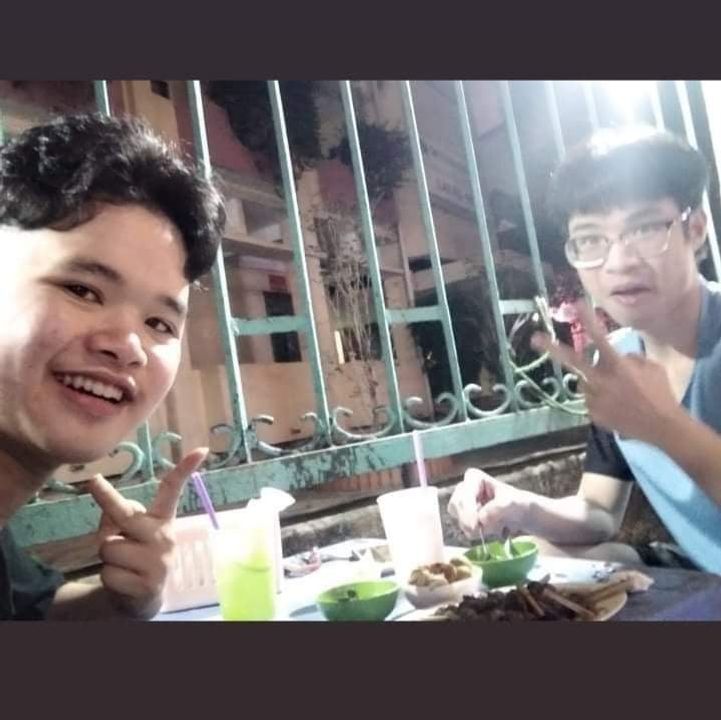 Tối đó người bạn ấy đã an ủi tôi rất nhiều.