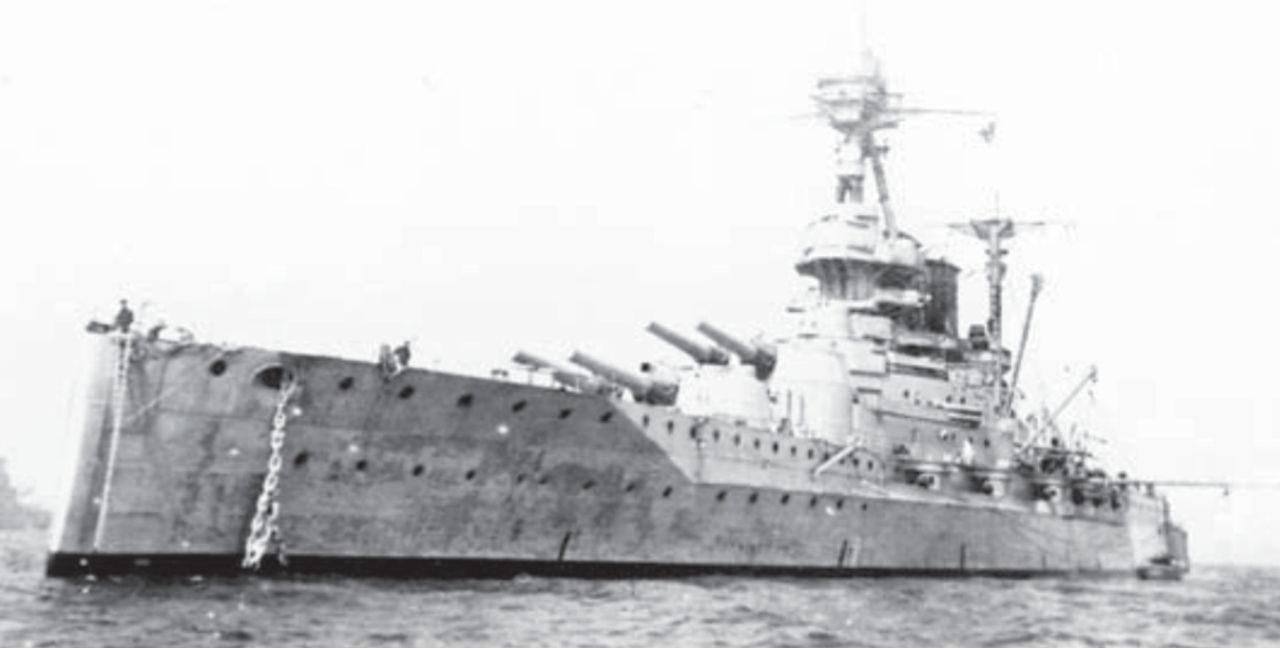 Thiết giáp hạm Malaya là một phần của Hải đoàn thiết giáp hạm số 5, được biên chế cùng Hạm đội thiết giáp tuần dương của Đô đốc Beatty trong trận Jutland. Con tàu được bọc giáp nặng này đã trúng 7 phát đạn pháo cỡ 12 inch nhưng chỉ chịu thiệt hại tương đối nhẹ. Cả bốn tàu của Hải đoàn số 5 đều sống sót qua trận chiến và thể hiện khả năng bắn pháo vượt trội so với các thiết giáp tuần dương của Beatty. (NHHC NH 1085)