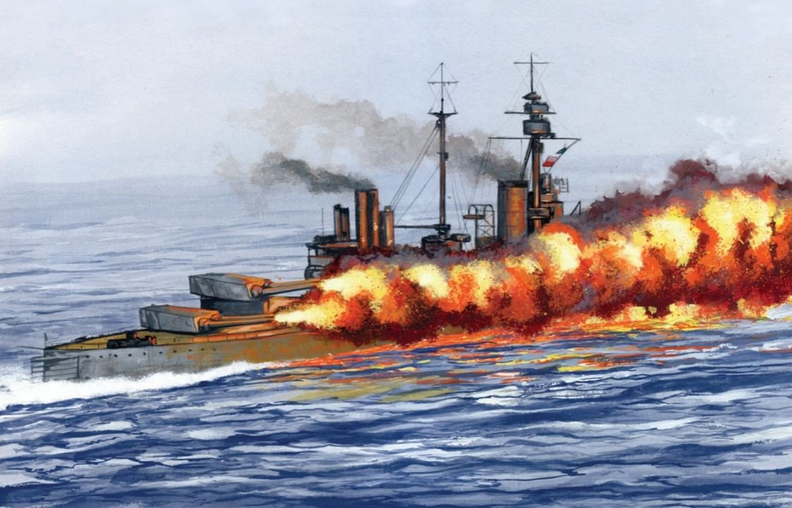 HMS Agincourt được điều chuyển sang Hải đoàn thiết giáp hạm 1, cùng với Marlborough (soái hạm), Royal Oak và Hercules. Hải đoàn thiết giáp hạm 1 là đơn vị ở gần đội hình thiết giáp hạm Đức nhất, và phải chiụ đựng hỏa lự đối phương nhiều hơn so với các hải đoàn khác. Agincourt đã bắn tổng cộng 144 quả đạn pháo 12 inch trong suốt trận chiến nhưng không trúng phát nào.(Johnny Shumate và Julian Baker)