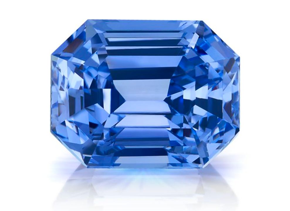 Viên đá sapphire xanh pastel của B&amp;B Fine Gems. Ảnh: Jeff Mason Photography.