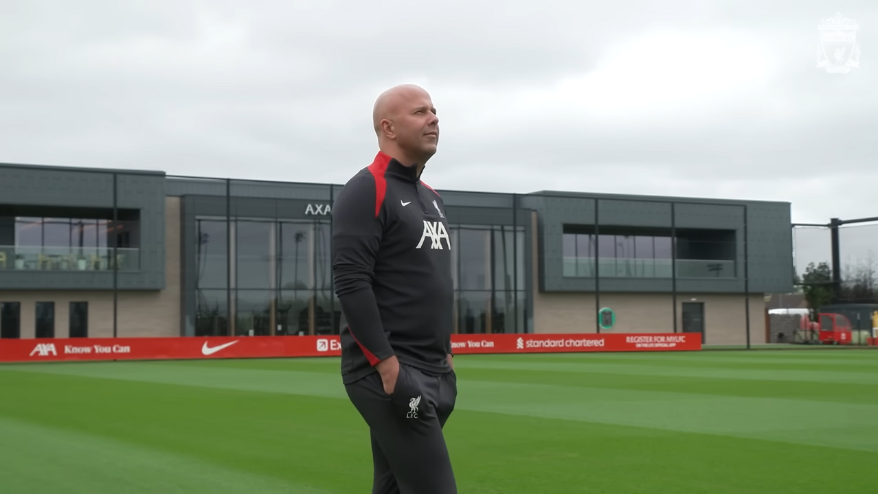 Ngày đầu tiên của Slot tại Liverpool