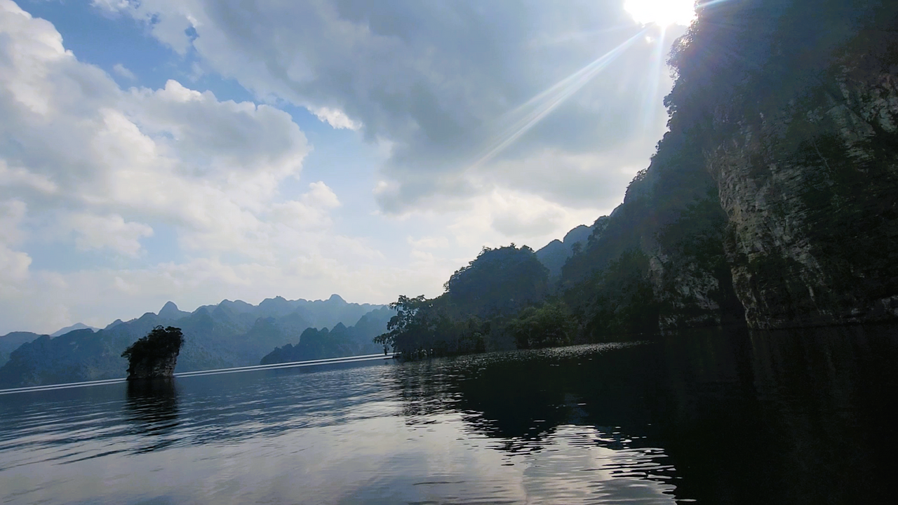 Cọc Vài Phạ lặng khom dưới nắng chiều