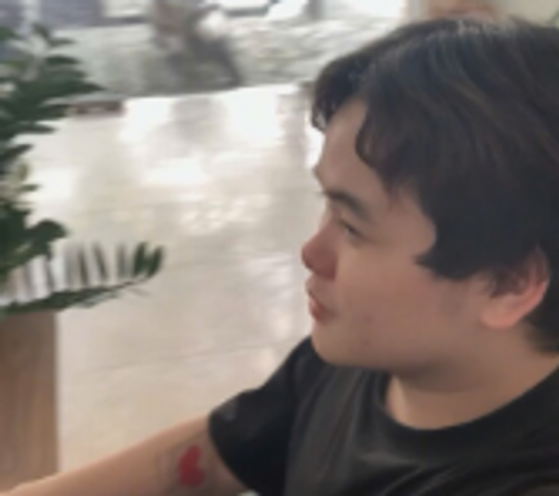 Tôi làm công việc văn phòng.