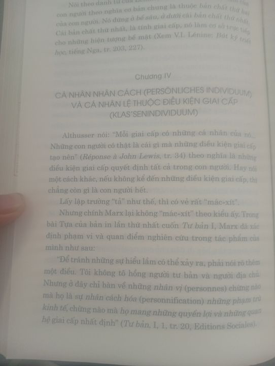 Lý luận không có con người của Althusser