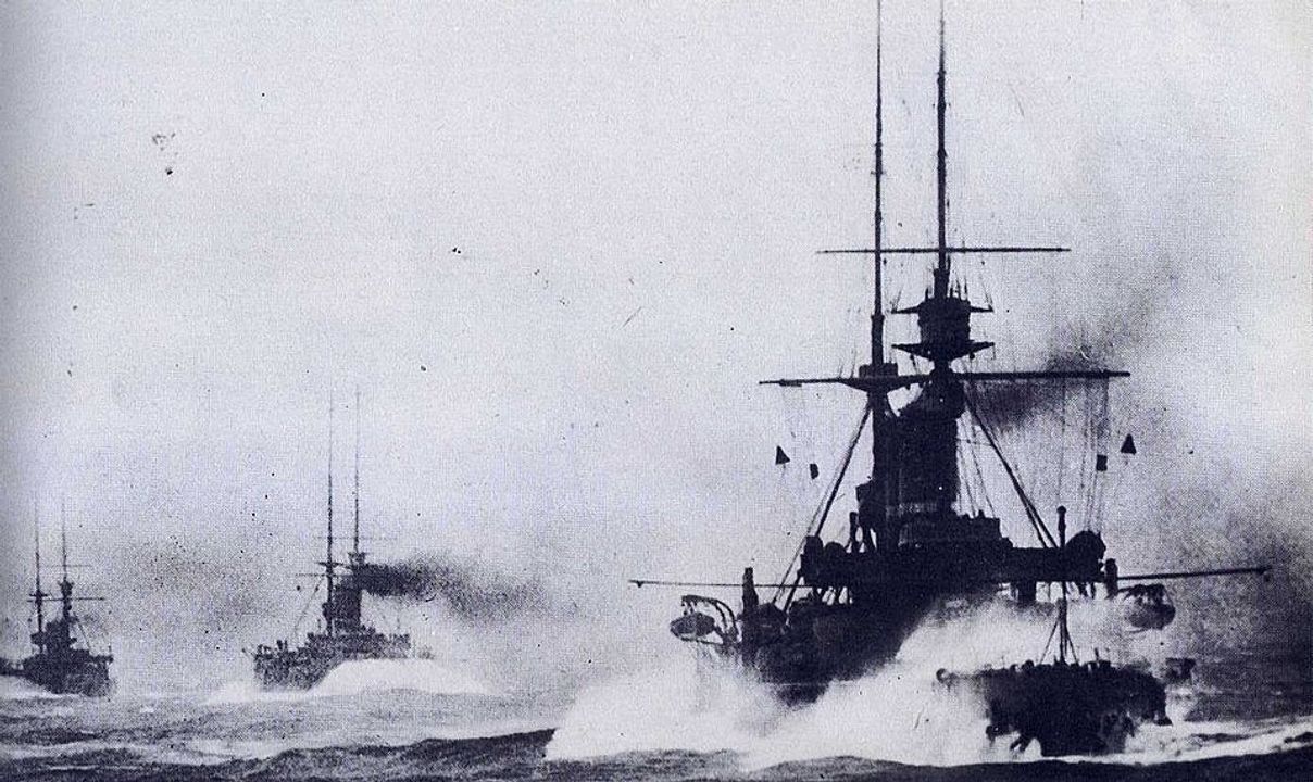 Hải đoàn Thiết giáp hạm số 3 dẫn đầu bởi thiết giáp hạm lớp King Edward VII trong cuộc diễn tập khoảng năm 1909. Hải đoàn có lực lượng chủ yếu là các thiết giáp hạm tiền - dreadnought, có tốc độ chậm và hoả lực yếu hơn so với các dreadnought nên chúng chỉ được dùng để phòng thủ bờ biển và không có vai trò quan trọng nào trong trận Jutland.