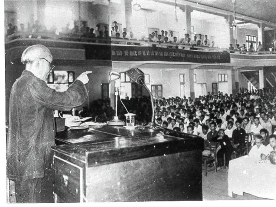 President Hồ Chí Minh and Vietnam People's Police