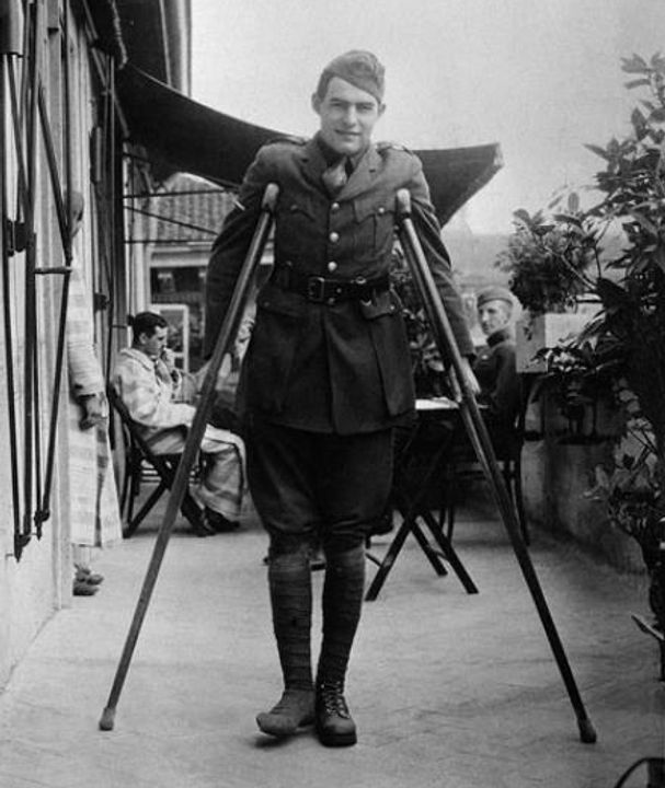 Ernest Hemingay bị thương trong chiến tranh thế giới thứ nhất