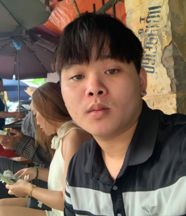 Tránh bão quán cô Nga béo.