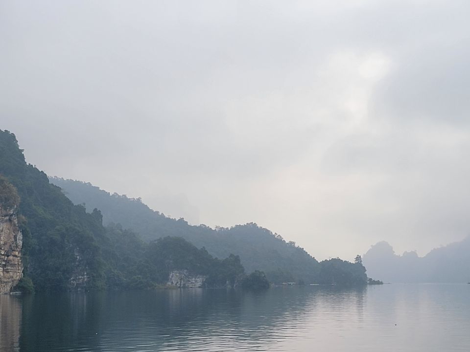 Sương giăng khắp chốn mịt mù